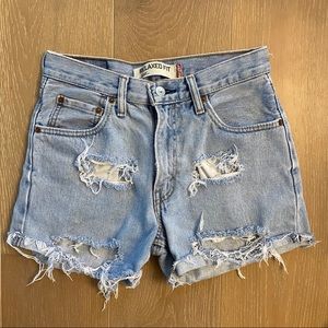 distressed levi’s jean shorts women’s 29x30
